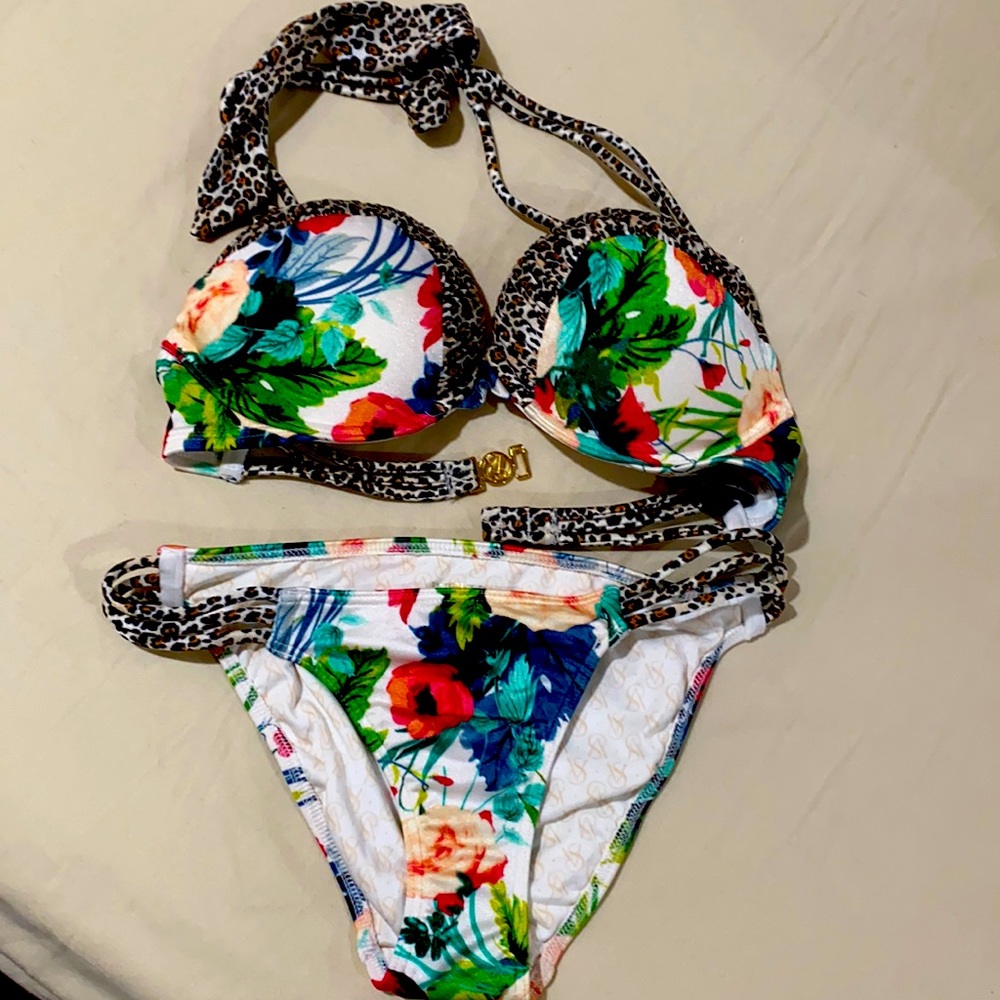 Victoria’s Secret bikini